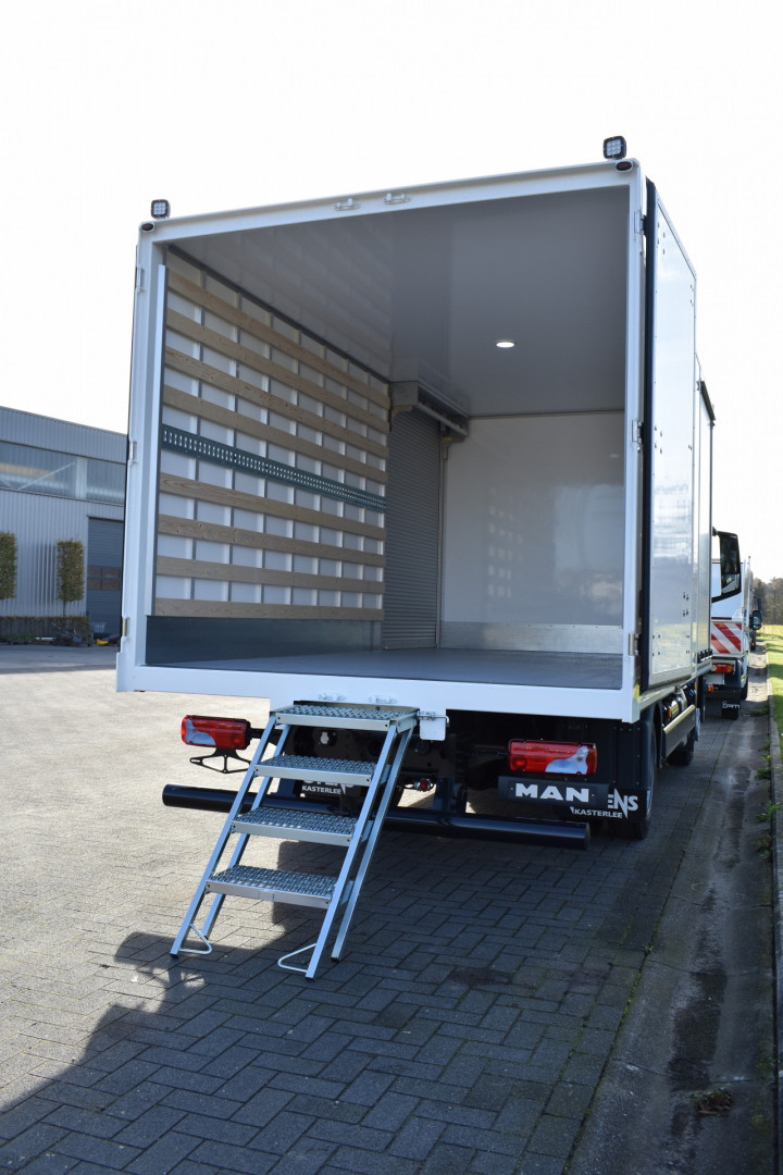 Laadkast Rolluik Renotec Geel Straalwerken Man (9)