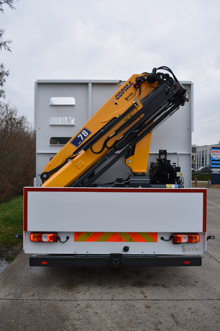 Laadkraan Mercedes Chapewerken Jochems Carrosseriebouw Maatwerk (2)