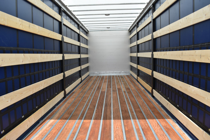 Schuifzeilopbouw Huifopbouw Daf Berlaar Transport Carrosseriebouw (10)