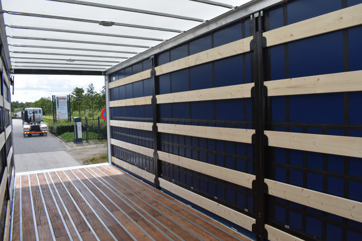 Schuifzeilopbouw Huifopbouw Daf Berlaar Transport Carrosseriebouw (14)