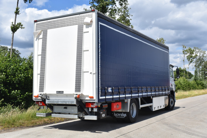 Schuifzeilopbouw Huifopbouw Daf Berlaar Transport Carrosseriebouw (4)