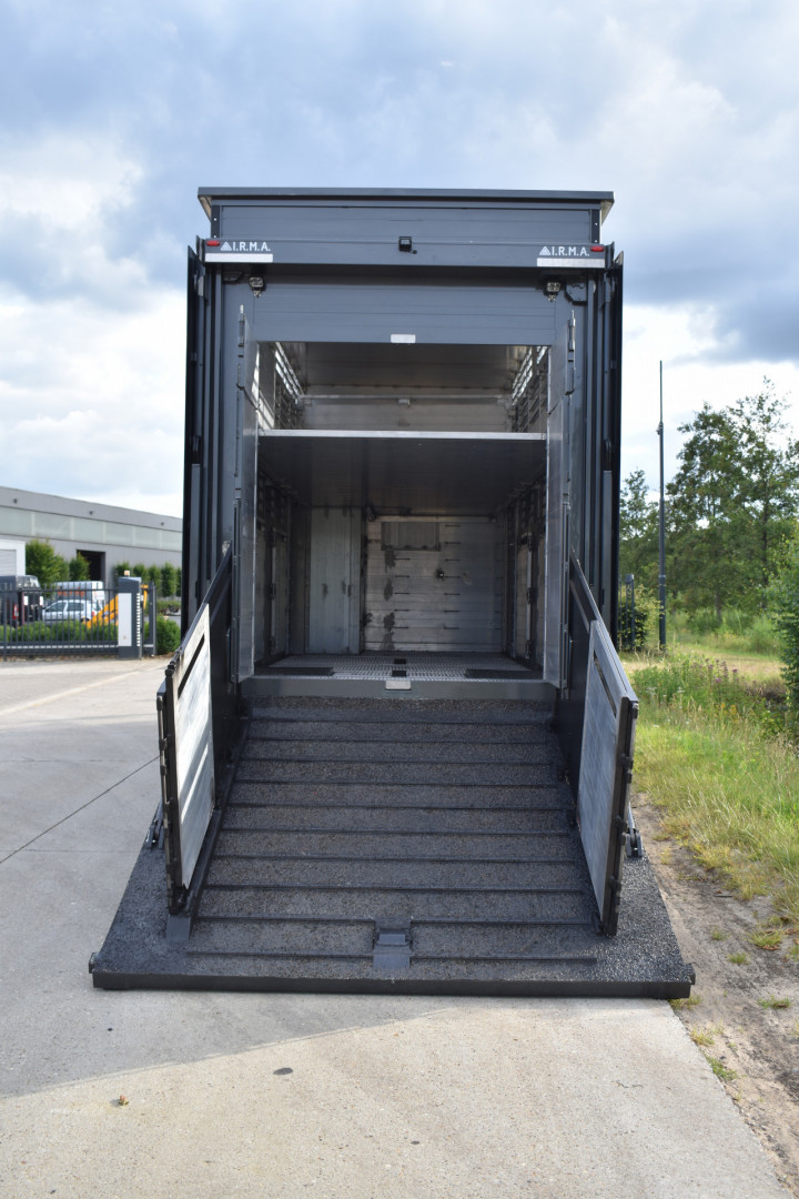 Veetransport Irma Buijtels Kalverhandel Lommel Mercedes Levend Vee (15)