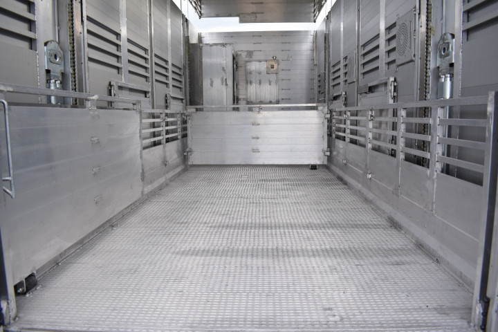 Veetransport Irma Buijtels Kalverhandel Lommel Mercedes Levend Vee (17)