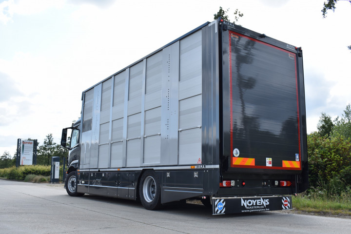 Veetransport Irma Buijtels Kalverhandel Lommel Mercedes Levend Vee (7)