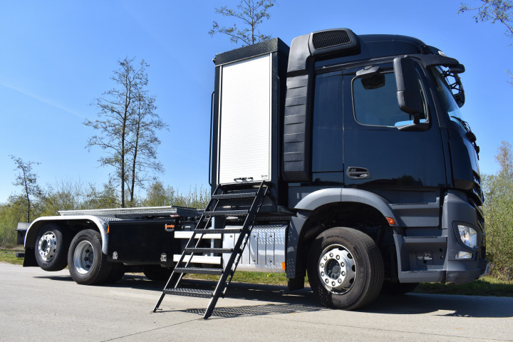 Vrachtwagenopbouw Containersysteem Koffer Rolluik Tuinwerken Mercedes (9)